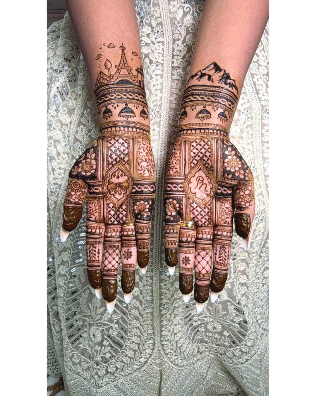 Henna Artistry by Veena