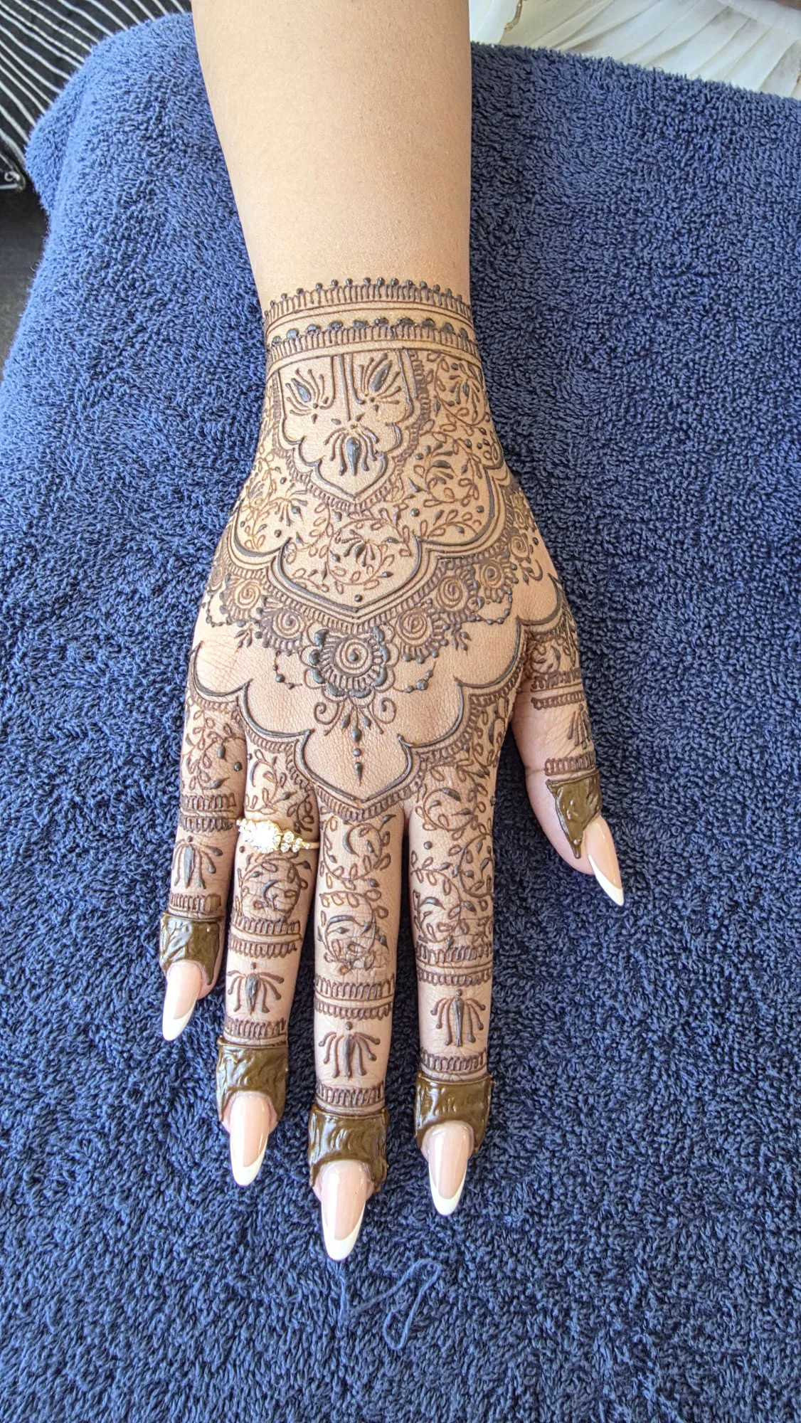Henna Artistry by Veena